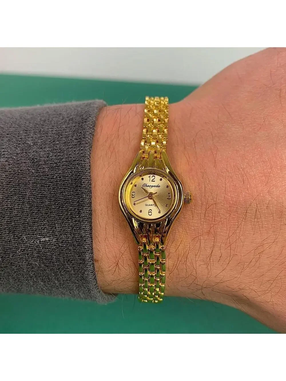 Cute gold round dainty stainless steel y2k 2000s style watch